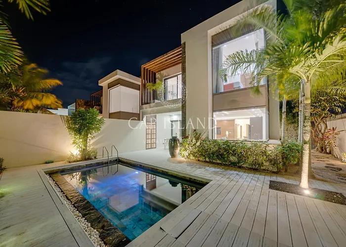 Villa 4 Chambres, Moderne, Piscine, A Grand Baie Proche Des Plages